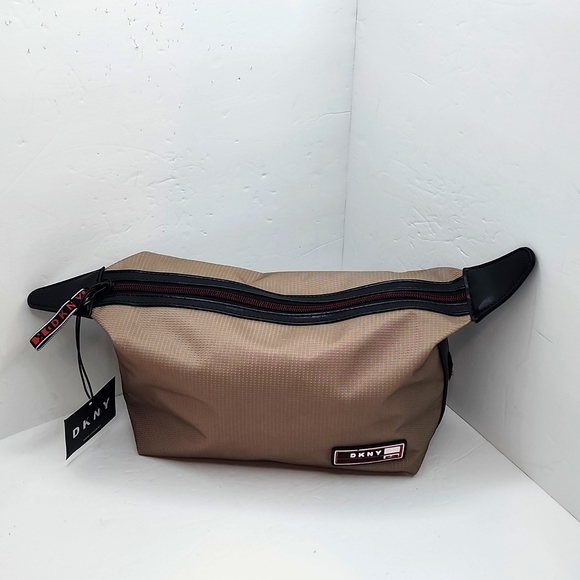 DKNY TOILETRY TRAVEL BAG - Picture 8 of 13